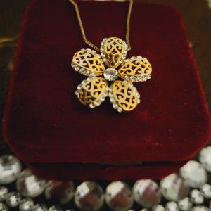 Pre-owned Gold platted pendant